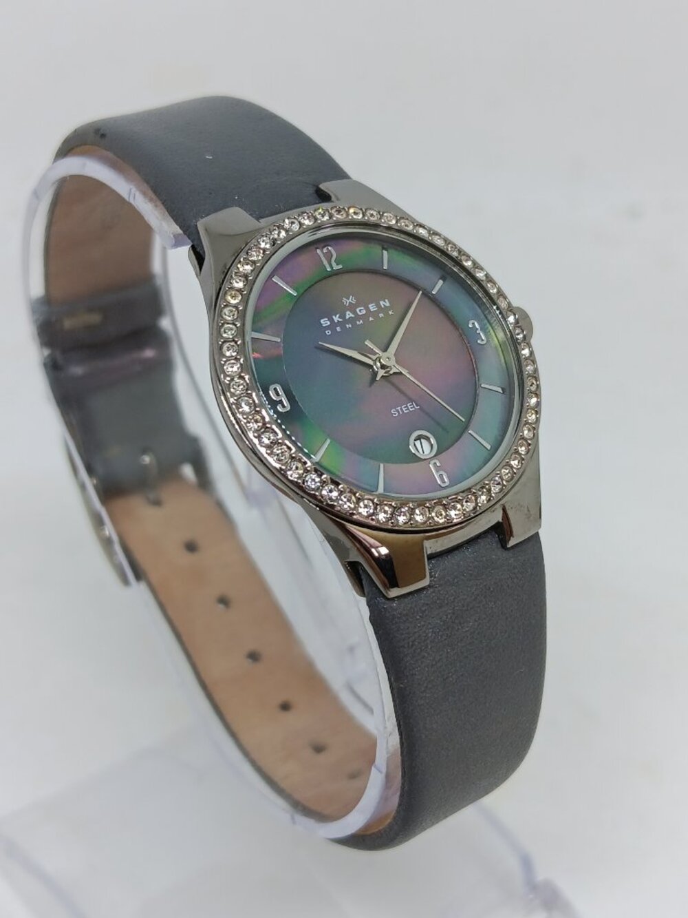 Skagen 630SMLM Women's 27mm Slim Profile Crystal Accent MOP Dial Quartz Watch - Picture 4 of 11